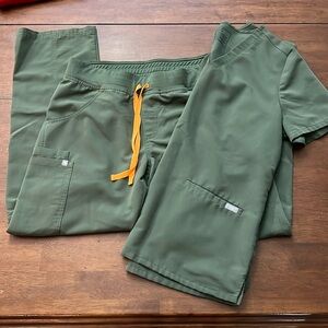 Moss green women’s Figs scrub set.